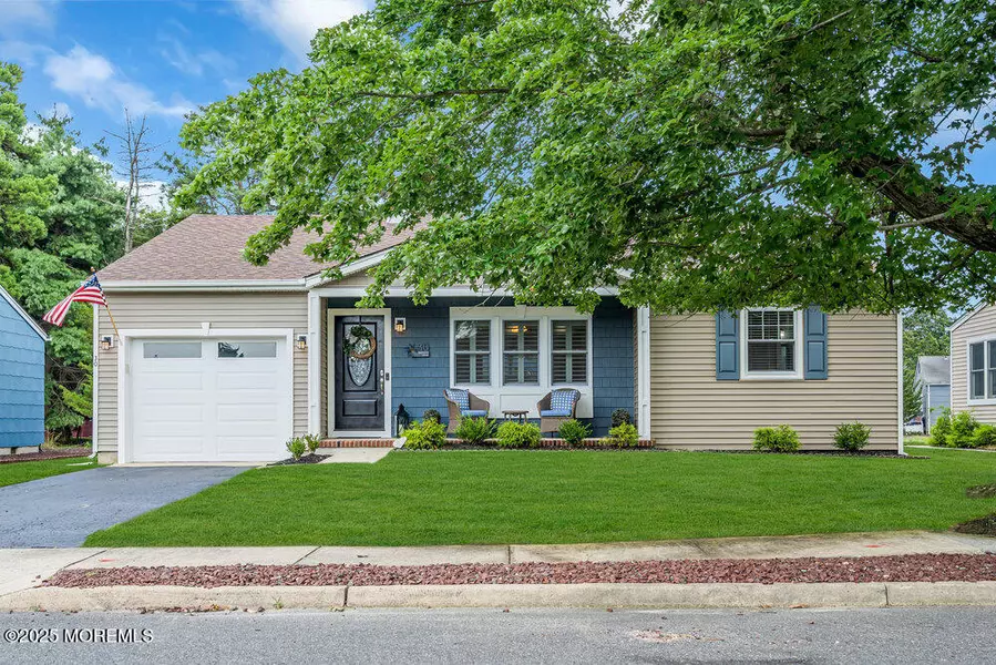 30 Nostrand Drive, Toms River, NJ 08757