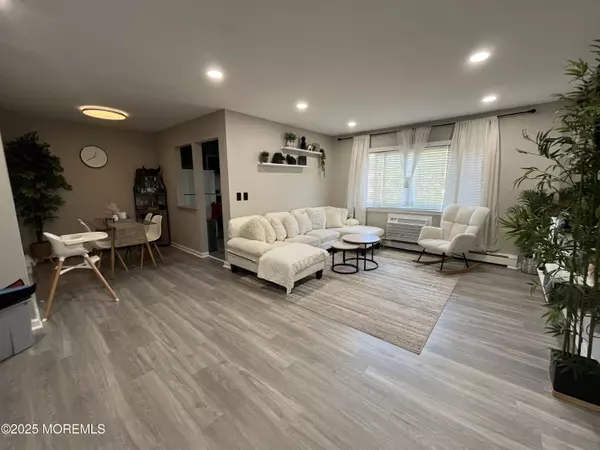 Eatontown, NJ 07724,14 Juniper Lane