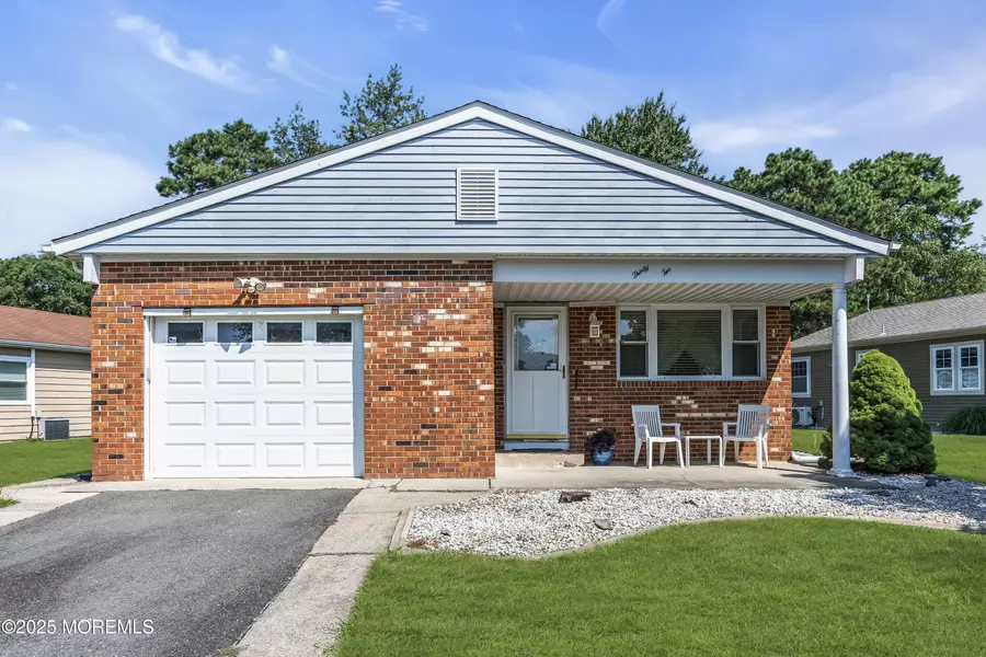 32 Paradise Boulevard, Toms River, NJ 08757