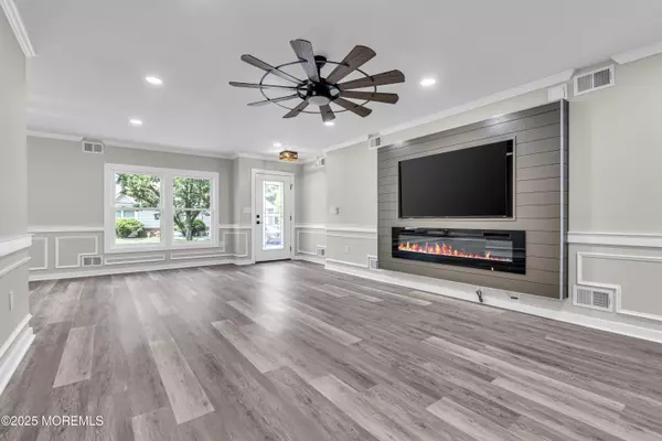 Lakewood, NJ 08701,95 Chaucer Court
