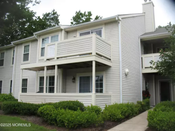 Howell, NJ 07731,2 White Oak Court