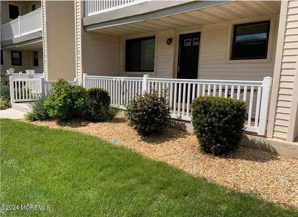 Monmouth Beach, NJ 07750,13 Wharfside Drive