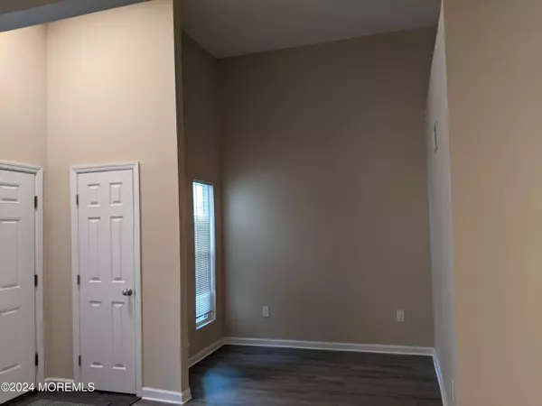 Keansburg, NJ 07734,11 Raritan Avenue #5
