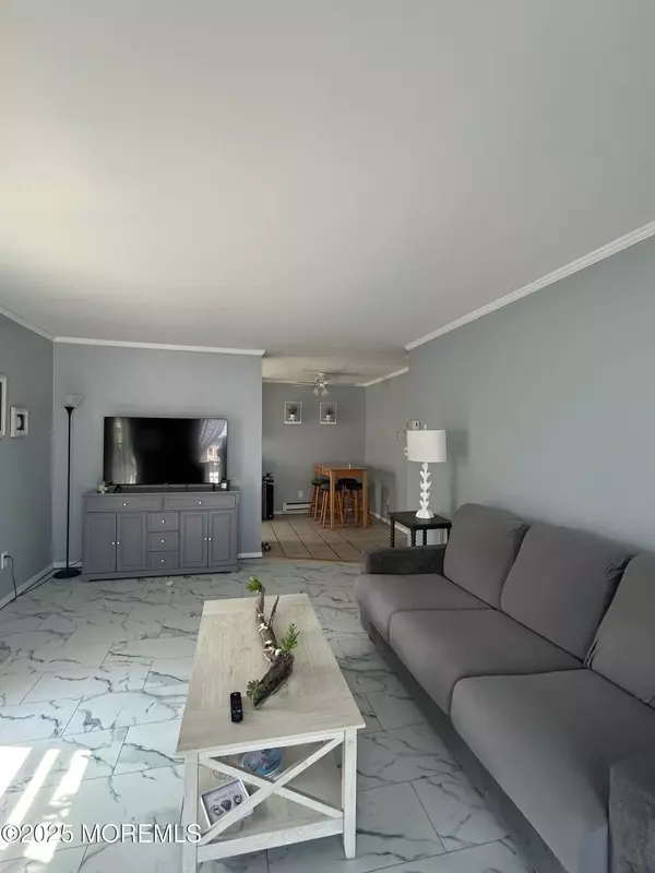 Sea Bright, NJ 07760,1492 Ocean Avenue #C6