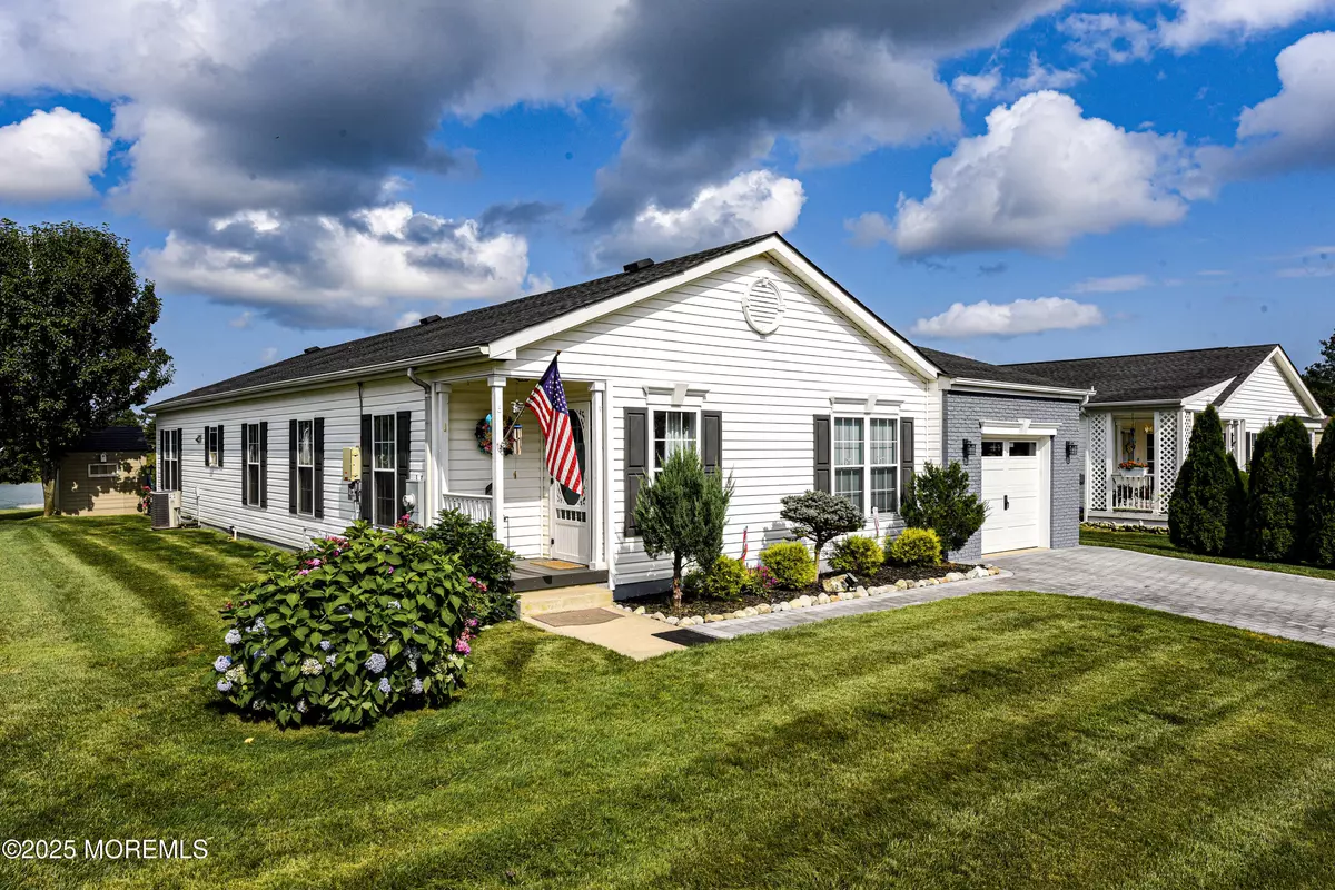 Manahawkin, NJ 08050,6 Hillsdale Court