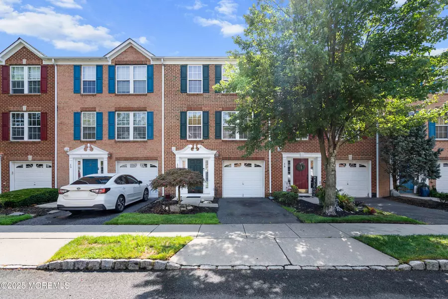 17 New Castle Street, Farmingdale, NJ 07727