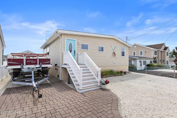 Beach Haven West, NJ 08050,975 Beach Haven West Boulevard