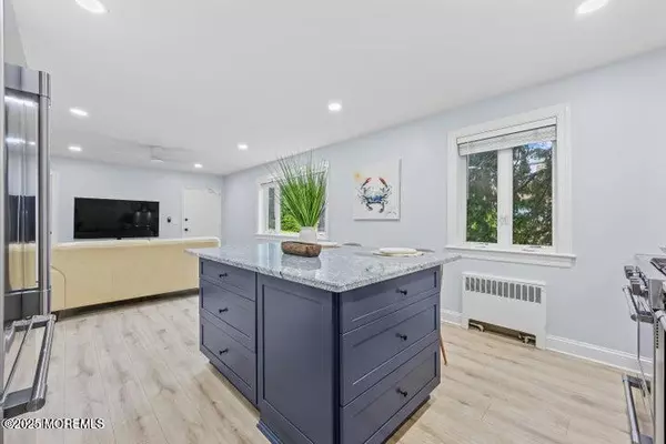 Red Bank, NJ 07701,283 Spring Street #3A