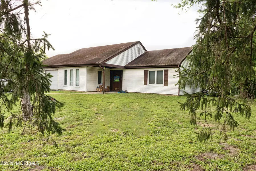 1554 Alamitos Drive, Lakewood, NJ 08701