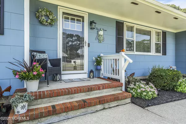 Lanoka Harbor, NJ 08734,203 Walnut Drive