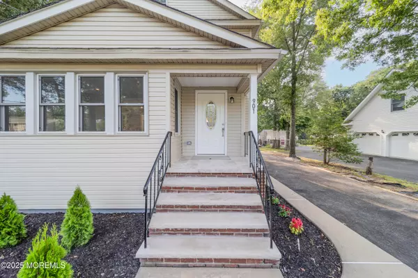 901 Palmer Avenue, Holmdel, NJ 07733