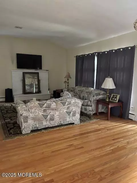 Oakhurst, NJ 07755,6 Wilson Avenue