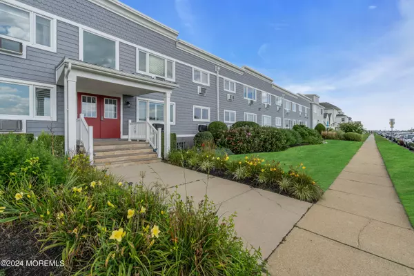 210 5th Avenue #27, Belmar, NJ 07719