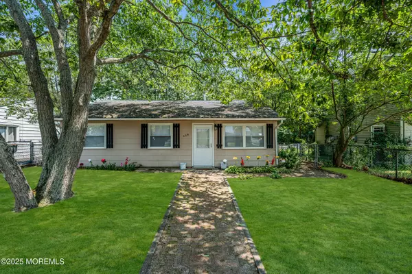 539 Holly Village Lane, Toms River, NJ 08753
