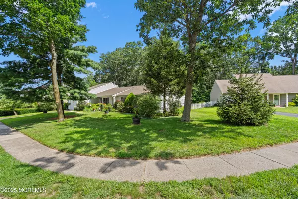 Howell, NJ 07731,7 Lamp Post Court
