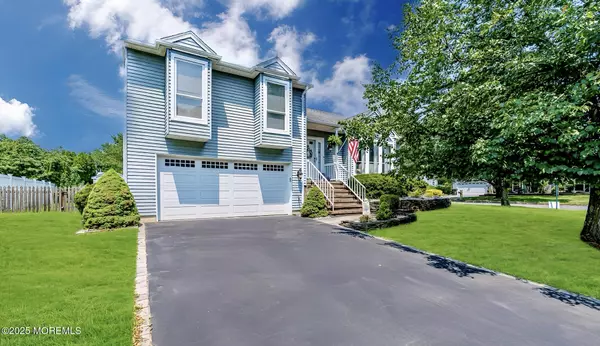 Howell, NJ 07731,26 Sweet Gum Road
