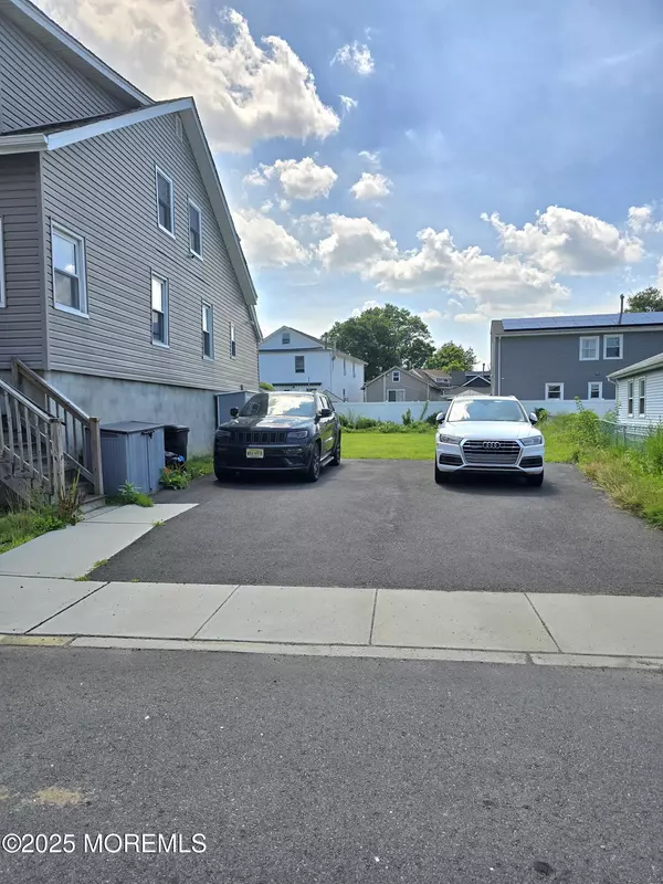 Keansburg, NJ 07734,7 Woodside Avenue