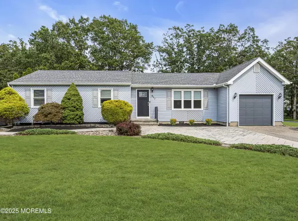 317 Trenton Avenue N, Bayville, NJ 08721