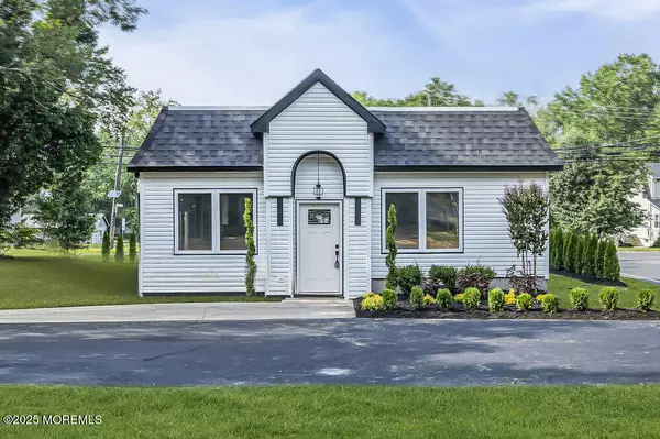 241 W Farms Road, Farmingdale, NJ 07727