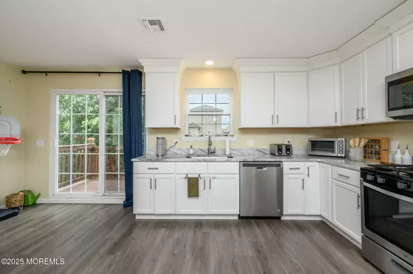 Keansburg, NJ 07734,37 Seabreeze Way