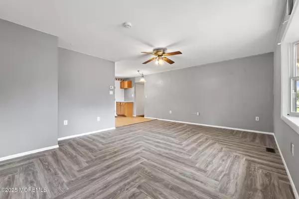 Manahawkin, NJ 08050,1116 Fathom Avenue