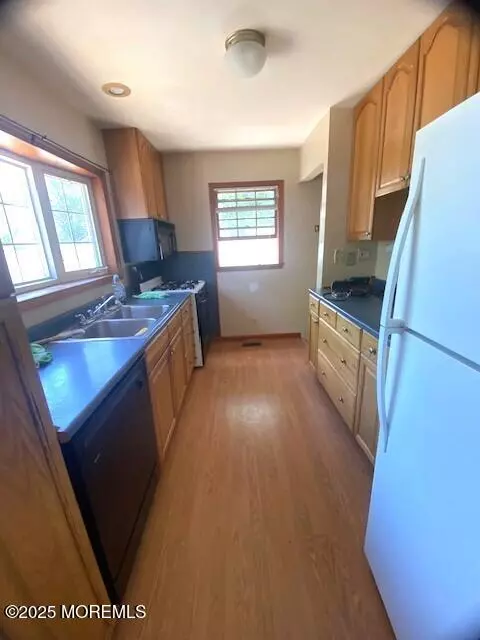 Oakhurst, NJ 07755,14 Woodrow Street
