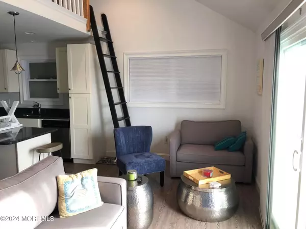 Lavallette, NJ 08735,123 W Kingfisher Way