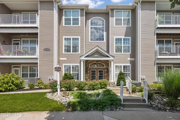 Manalapan, NJ 07726,517 Saint Andrews Place