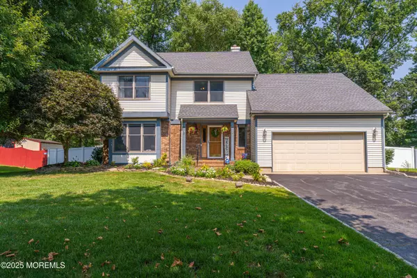 27 Oakland Road, Old Bridge, NJ 08857