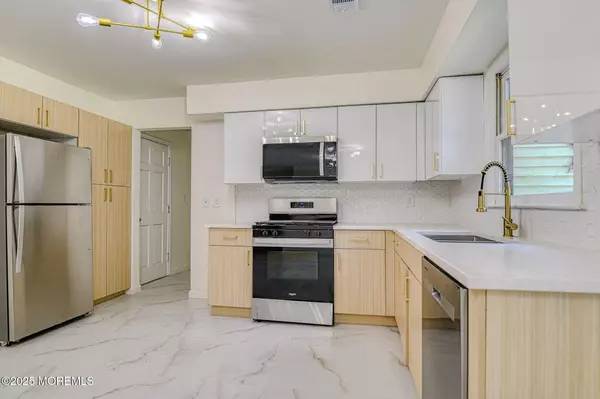 Howell, NJ 07731,16 Spicy Pond Road