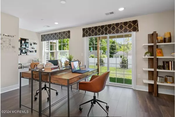 Manalapan, NJ 07726,4 Primrose Court
