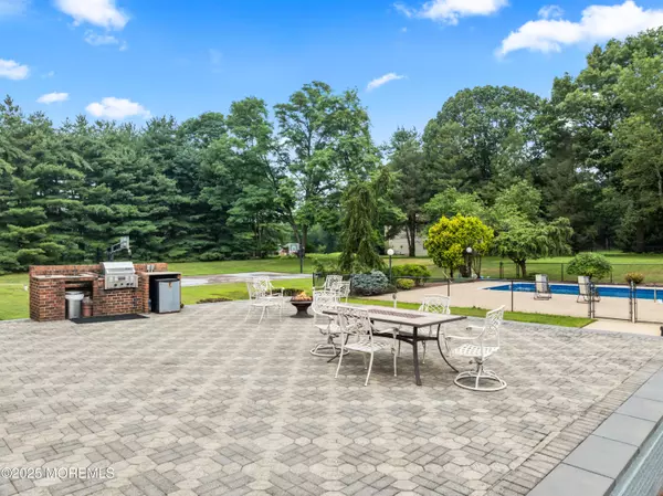Manalapan, NJ 07726,6 Peachtree Lane