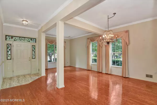 Lakewood, NJ 08701,2 Amberwinds Court
