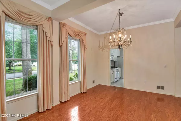 Lakewood, NJ 08701,2 Amberwinds Court