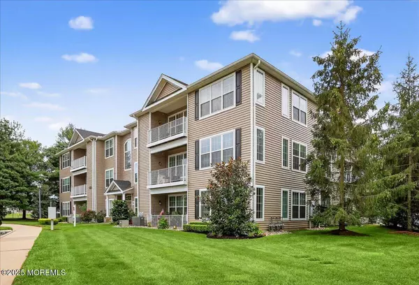 702 Saint Andrews Place, Manalapan, NJ 07726