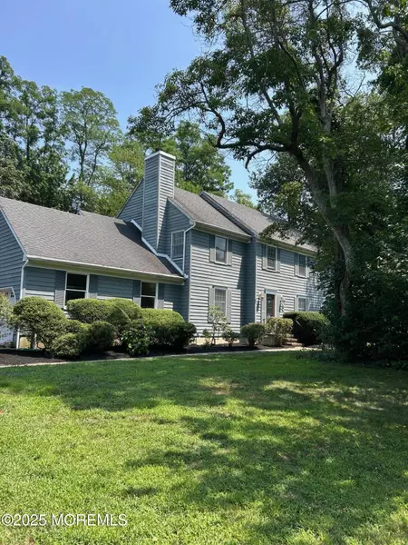 3 Harvest Lane, Tinton Falls, NJ 07724