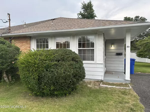 10 Caribbean Court, Toms River, NJ 08753