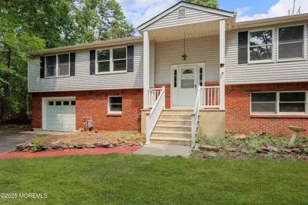 Jackson, NJ 08527,12 Corinne Court