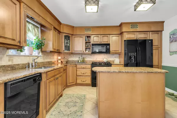 Jackson, NJ 08527,20 E Scarlet Oak Court