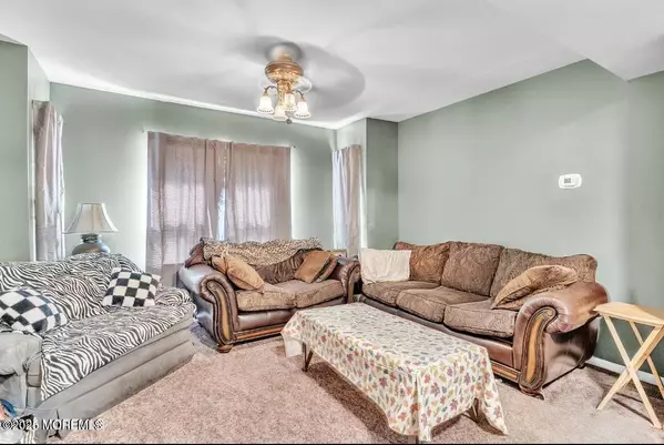 Keansburg, NJ 07734,137 Seabreeze Way