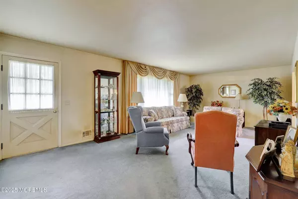 Oakhurst, NJ 07755,2007 Vernon Street