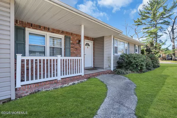 Oakhurst, NJ 07755,704 Carol Avenue
