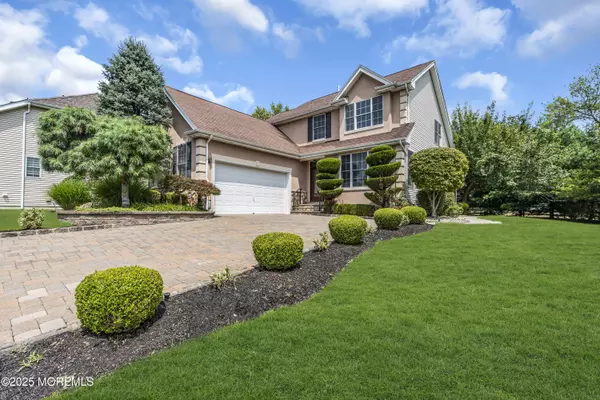 Manalapan, NJ 07726,95 E Parsonage Way