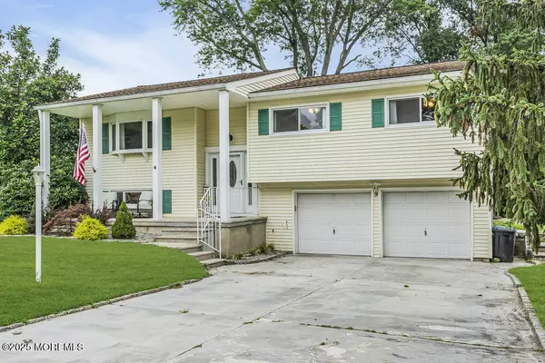 9 Warren Drive, Matawan, NJ 07747