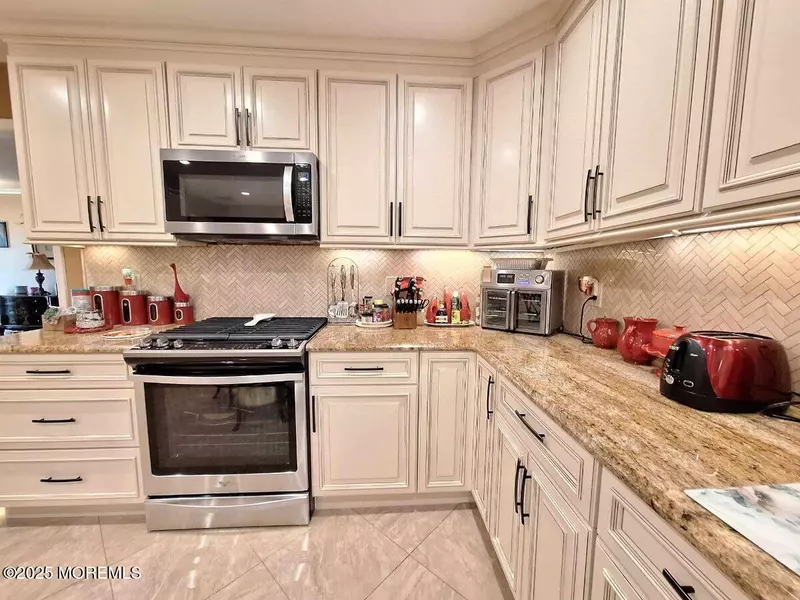 466 Brook Avenue, Sayreville, NJ 08872