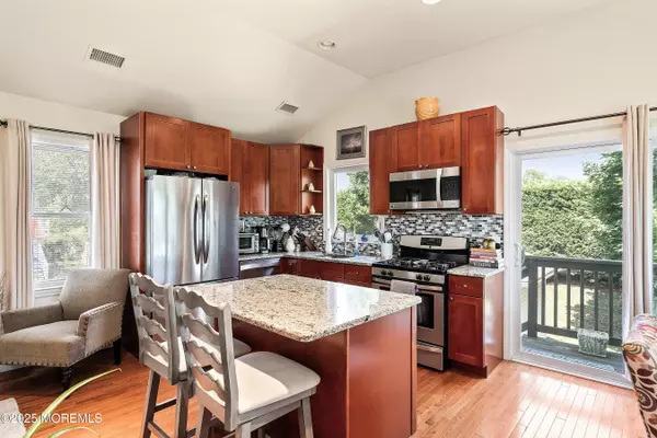 Rumson, NJ 07760,13 Meadowbrook Avenue