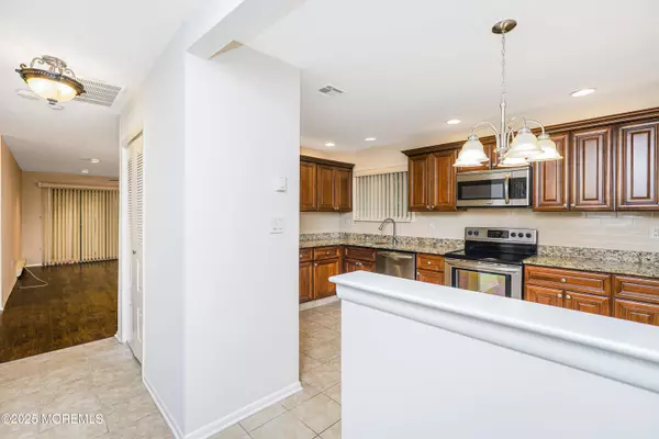 Manalapan, NJ 07726,184 Cross Slope Court