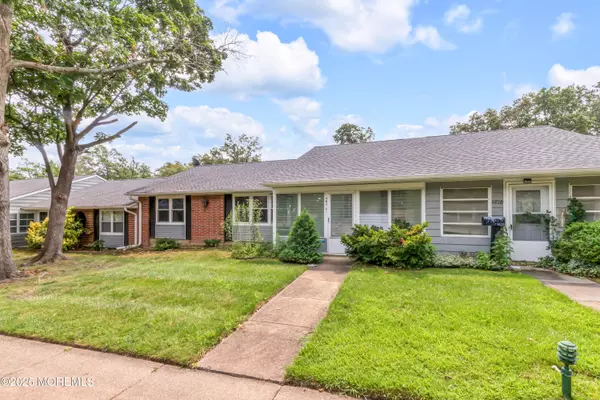 Lakewood, NJ 08701,482 Thornbury Court #482C