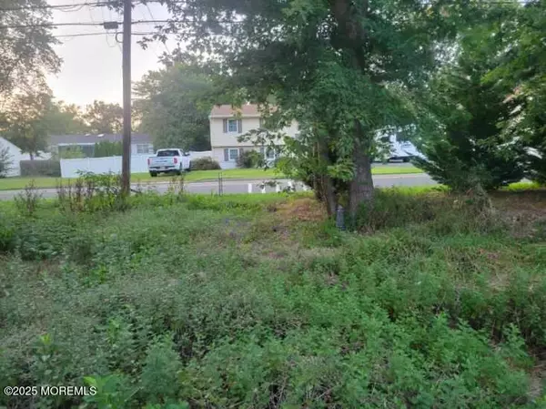 Toms River, NJ 08757,716 Commonwealth Boulevard