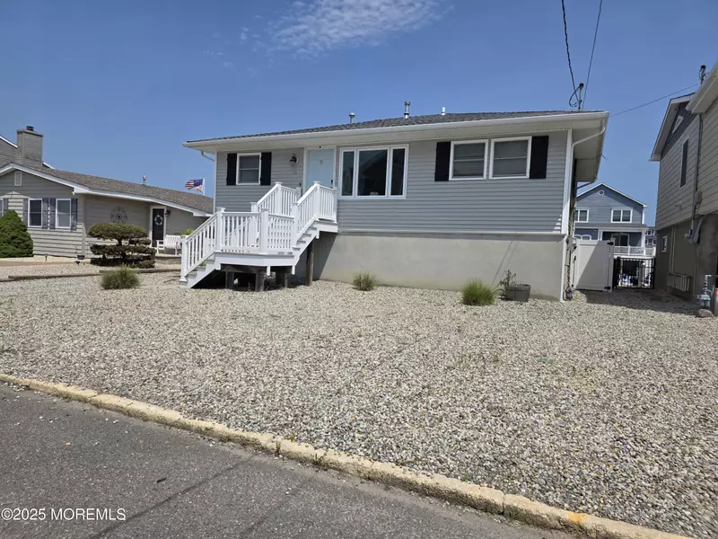 9 Neptune Road, Toms River, NJ 08753